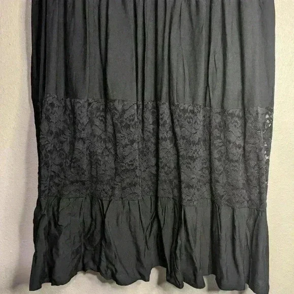 NWT Simplee Long Black lacey dress Size Medium with Bell sleeves and lace accent - Picture 6 of 10